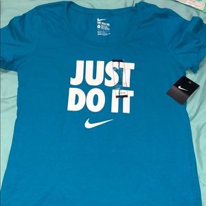 Women’s blue Nike active t-shirt